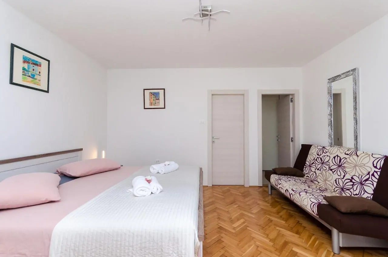 Apartment Zdenko 罗维尼